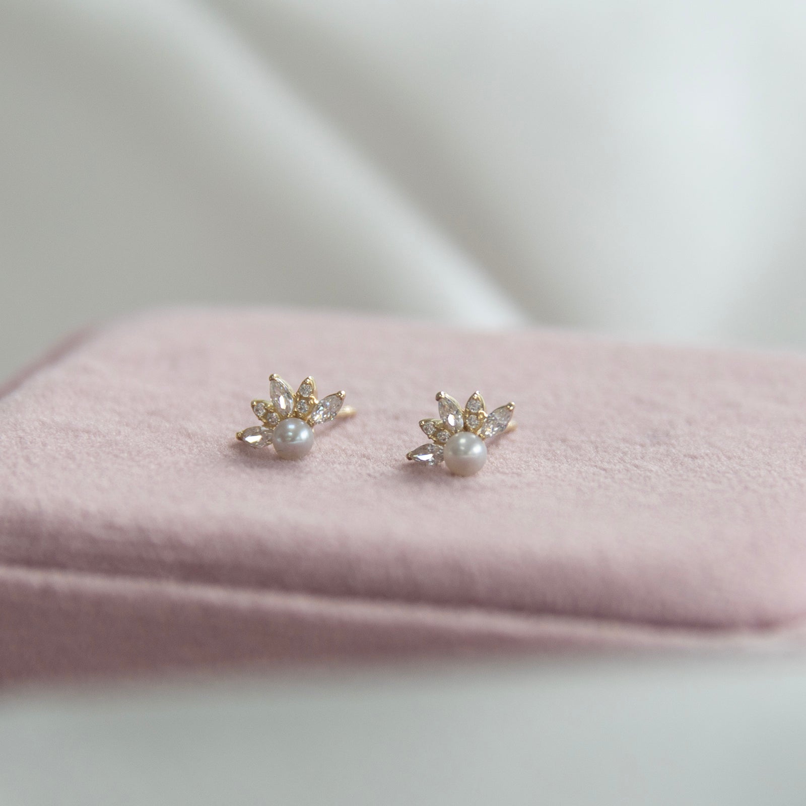 9ct pearl and crystal studs on a pink velvet box 