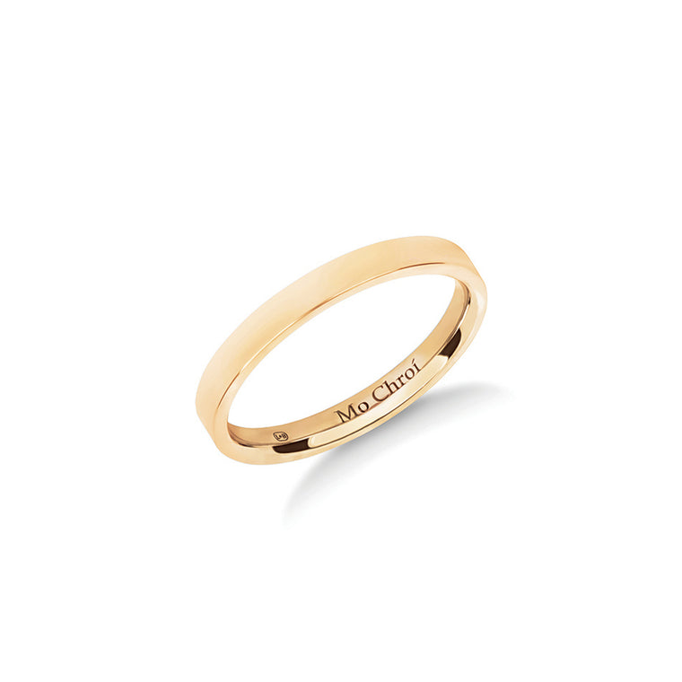 The Always women's wedding ring in yellow gold, a plain 2.5mm ring with a flat outer surface and a polished finish