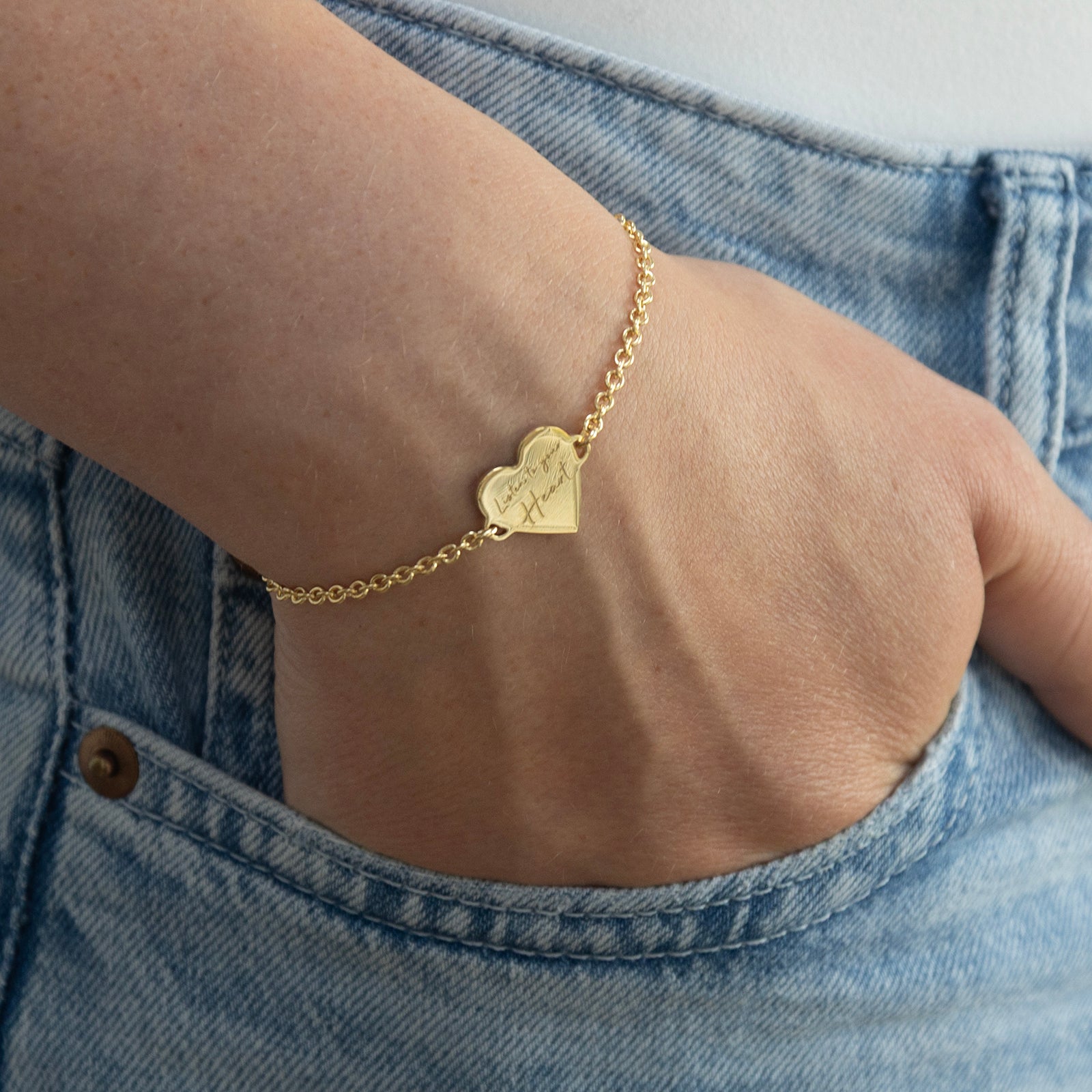 Listen to Your Heart Bracelet Gold