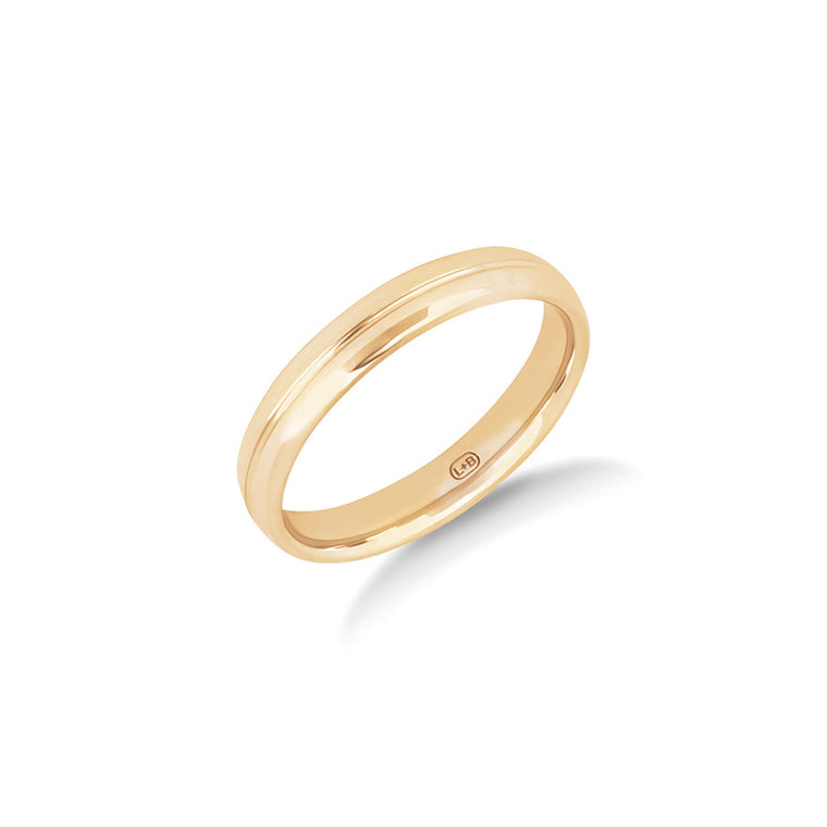 The One Path men's wedding ring in yellow gold, a 4mm ring with a single groove running around the middle