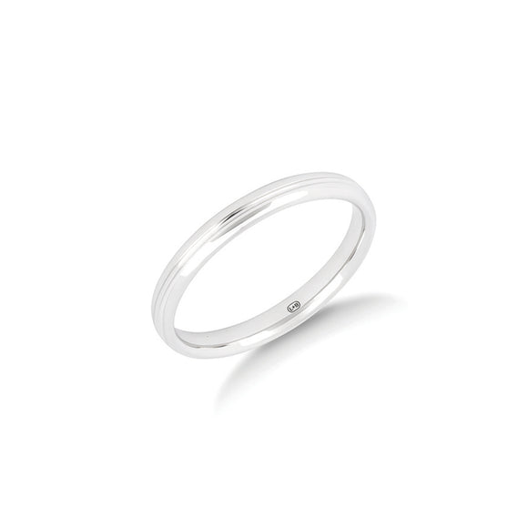 The One Path women's wedding ring in yellow gold, a slender 2.5mm ring with a single groove running around the middle