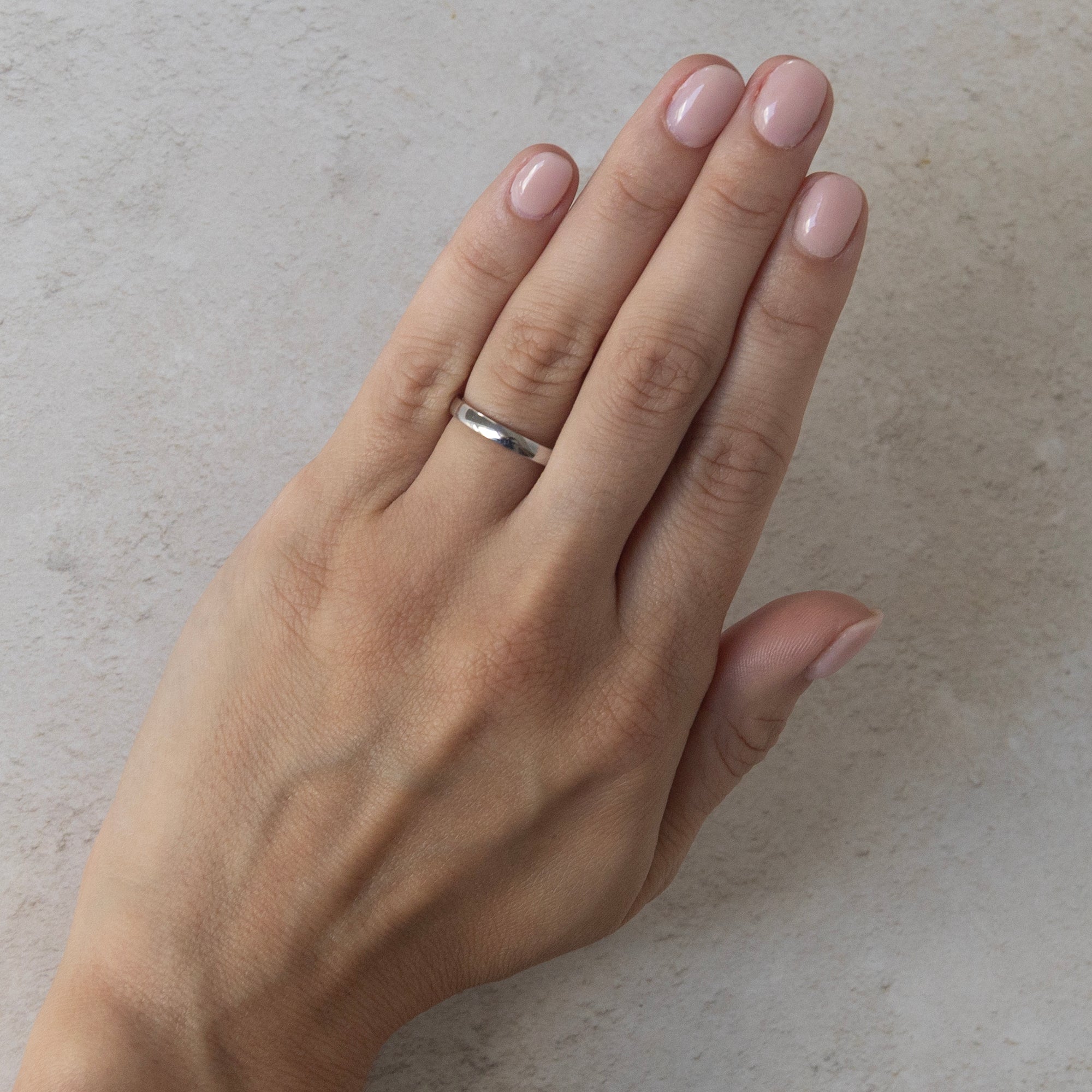 the hand in hand wedding ring on a model 