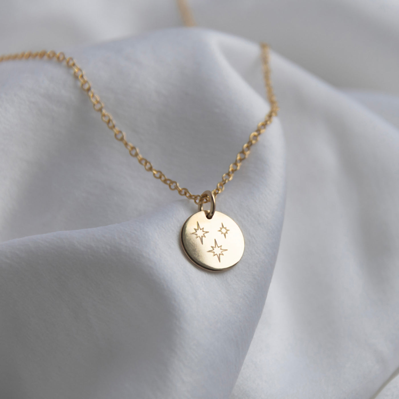 trio of stars pendant gold